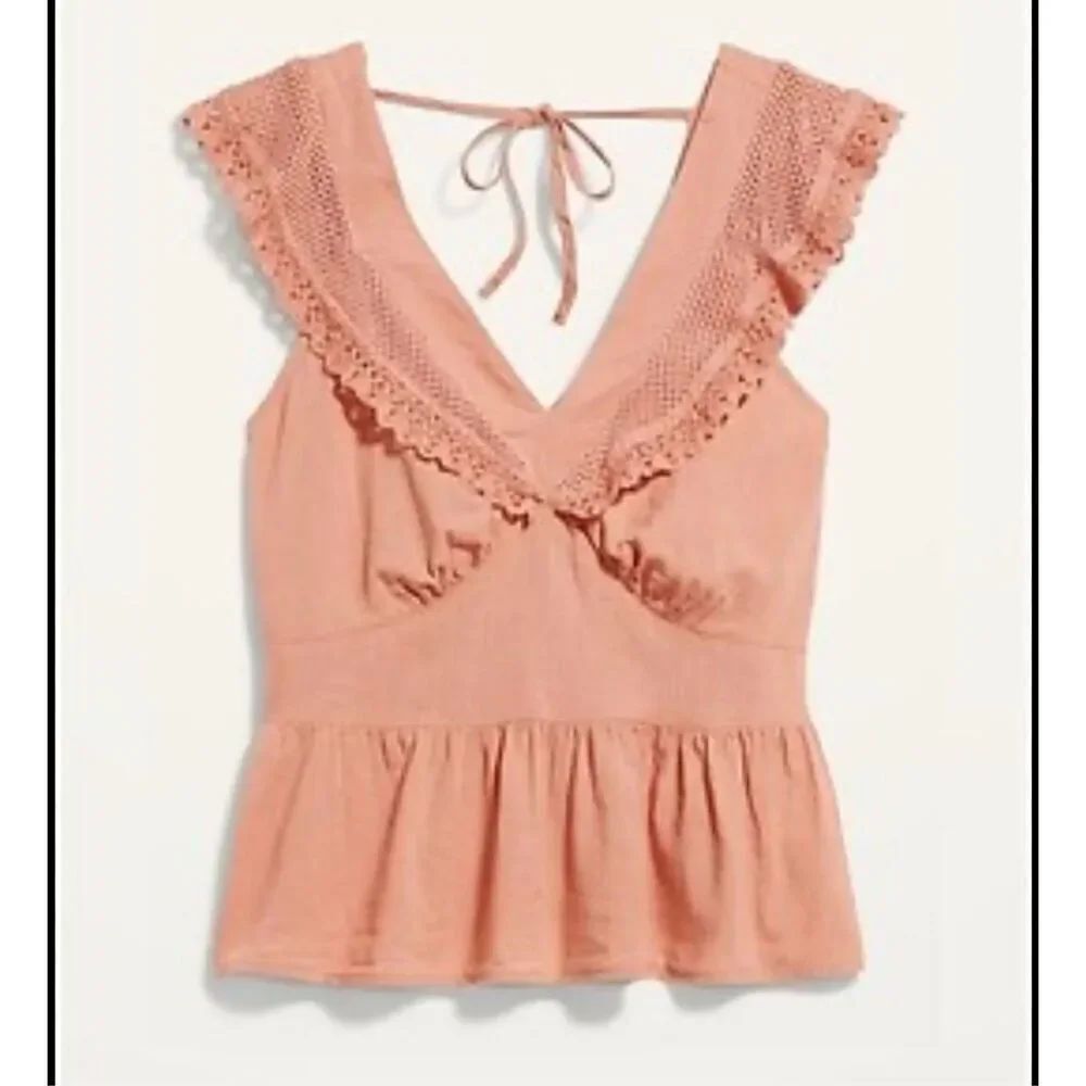 Old Navy NWT ruffled crochet peplum top small